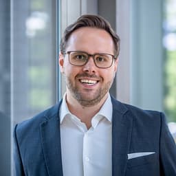 Jannik Hassel, Wirtschaftsprüfer